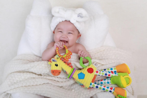 玉田宝宝咬手指甲